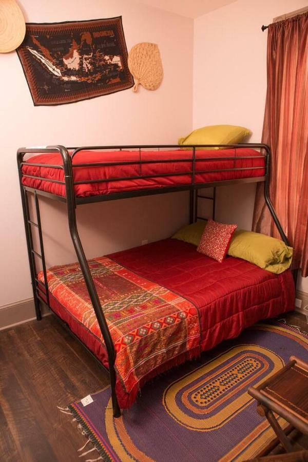Ferienwohnung Cozy Hideaway In The Heart Of Lancaster Exterior foto